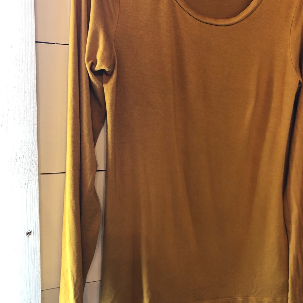 Ladies top - Picture 3 of 4